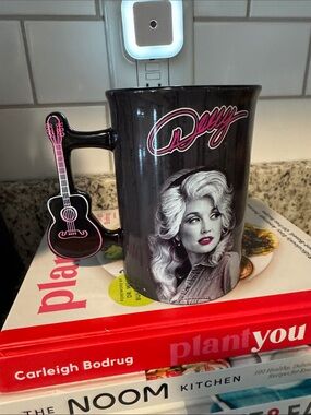DOLLY FROM DOLLYWOOD Black Ceramic Mug with Pink-Accent Guitar Handle